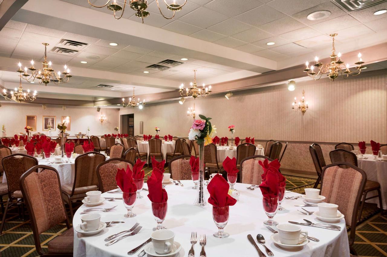 Days Inn & Suites By Wyndham Elyria Buitenkant foto